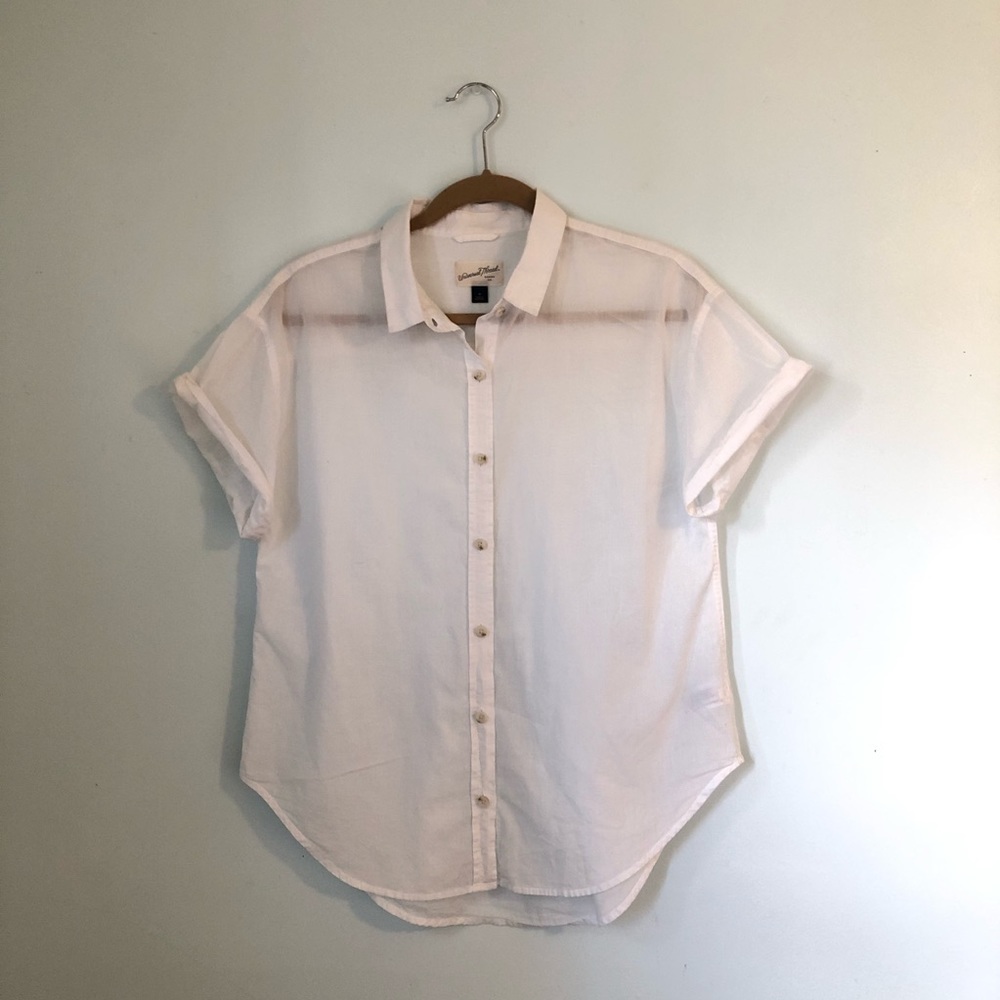 UNIVERSAL THREAD Button down shirt. Medium.